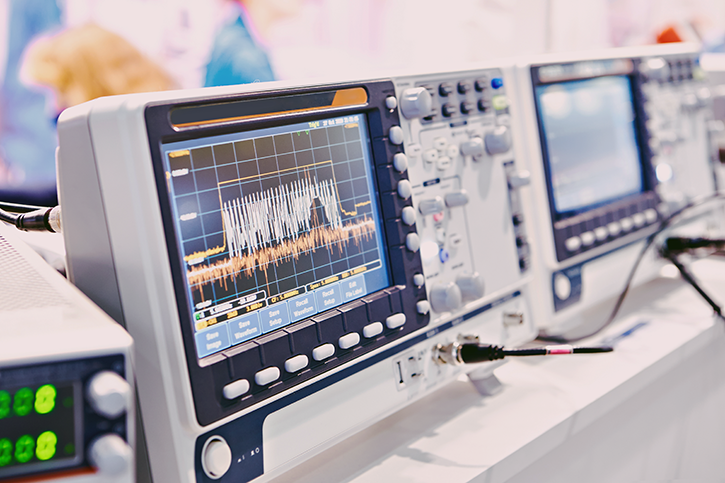 Laboratory equipment - Digital Spectrum Analyzer and Signal Generator
