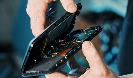 Qt HMI applications display equipment operational data in a user-friendly way.